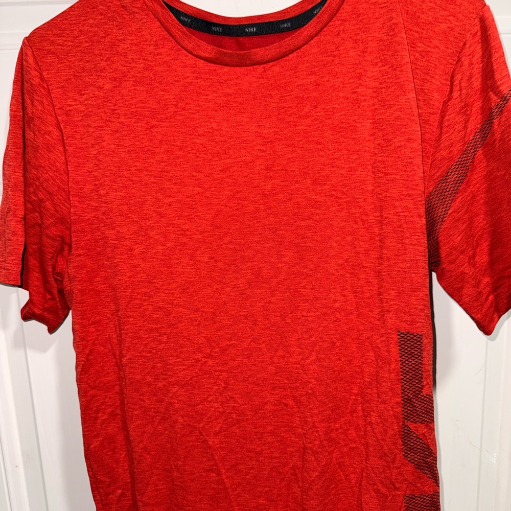 Nike Men's Bright Red Short Sleeve Tee